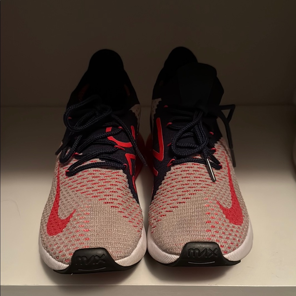 Nike Air Max 270 Flyknit Women’s size 7